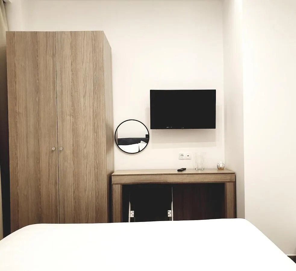 Appartamento Eantos Studios And Suites Peraía
