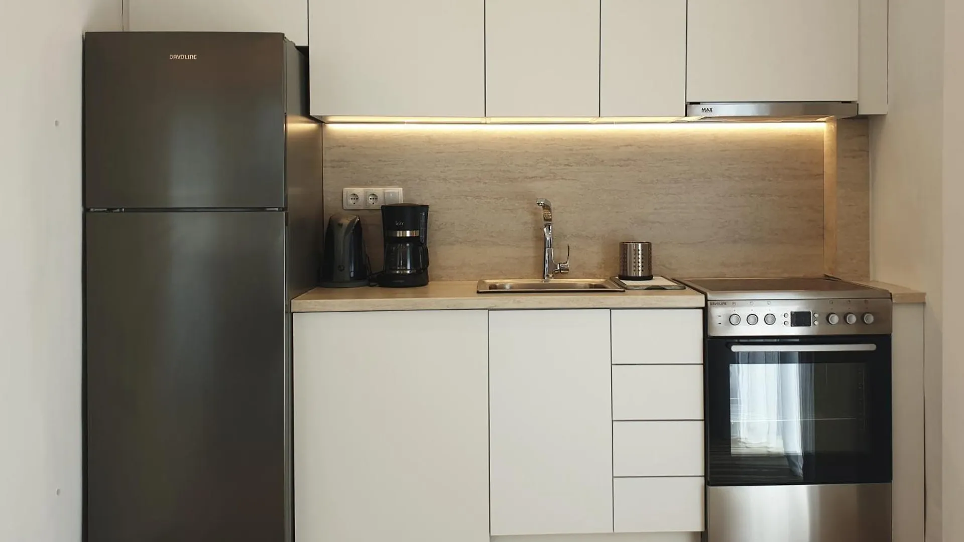 Eantos Studios And Suites Peraía 0*,  Görögország