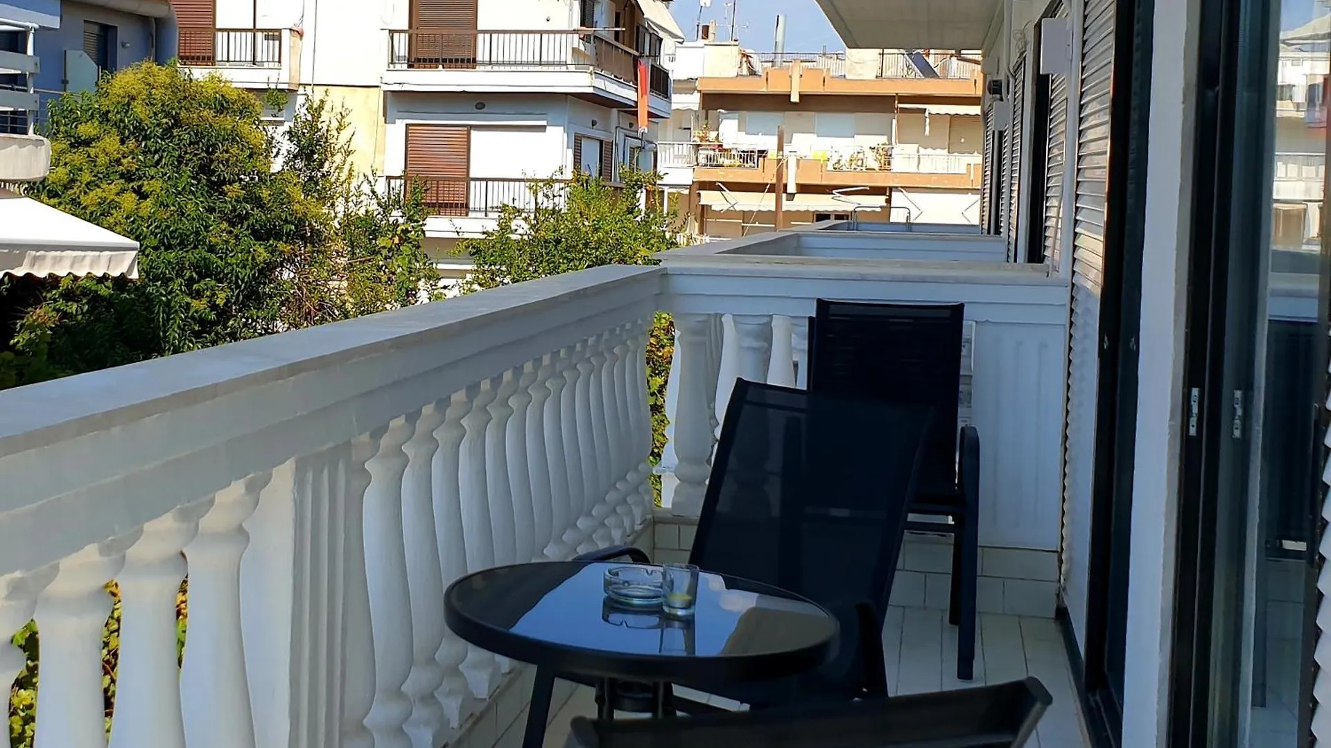 Eantos Studios And Suites Peraía